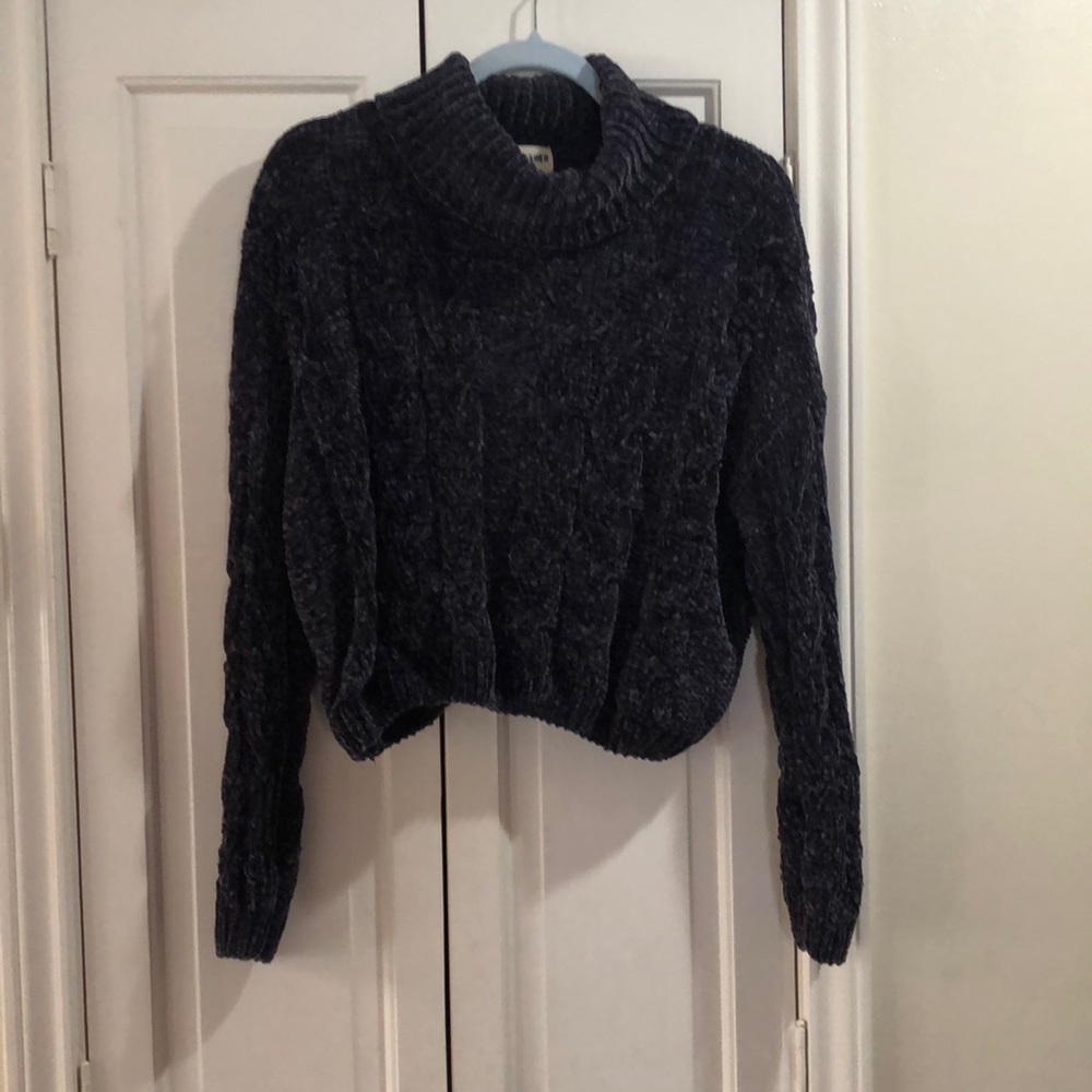Dark gray cropped knit sweater